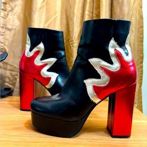 Metallic Flame Boots Size 8 Black Red Gold 🔥